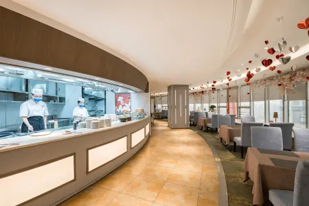 PEONY PlAZA Отели рядом с достопримечательностью «Mudan Square»