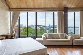 22Land Moon West Lake