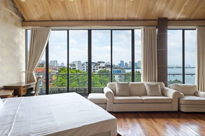 22Land Moon West Lake