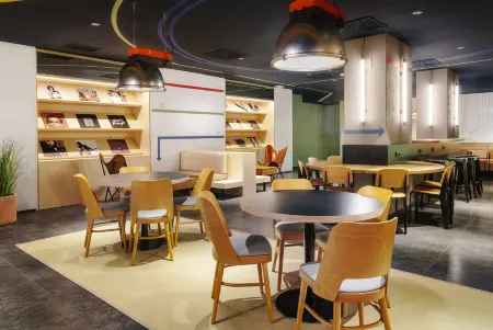 B&B Hotel Castellón Отели рядом с достопримечательностью «Университет Хайме I»