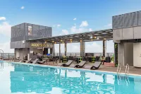 Vientiane Mekong Hotel（Swimming pool in the air） - 5 ดาว