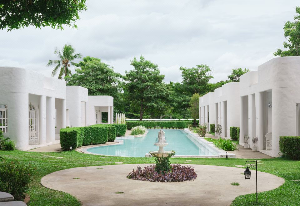4. Villa La..