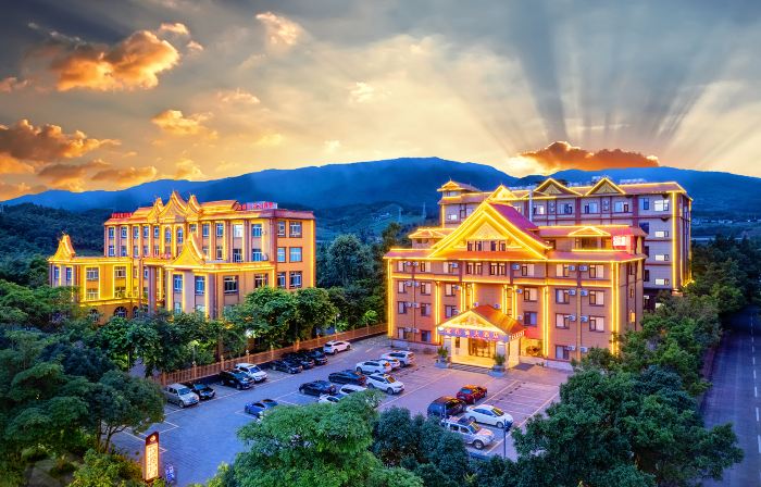 Geng Ma Jin Peacock Hotel