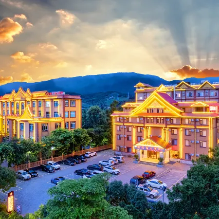 Geng Ma Jin Peacock Hotel