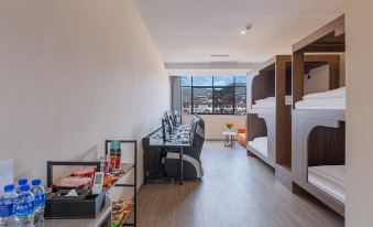 Ninglang Xinghang E-Sports Hotel