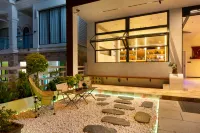 Between Mountains and Seas B&B (Meizhou Island Mazu Temple Branch)