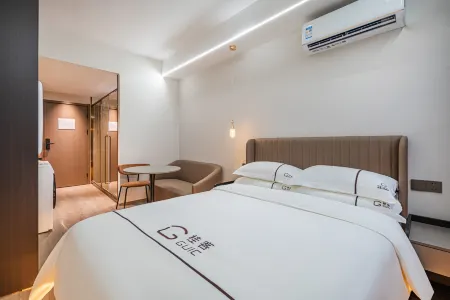 GUI Ke Hotel (Shanghai Zhenru Huanyu City Zhongning Road Subway Station Branch)