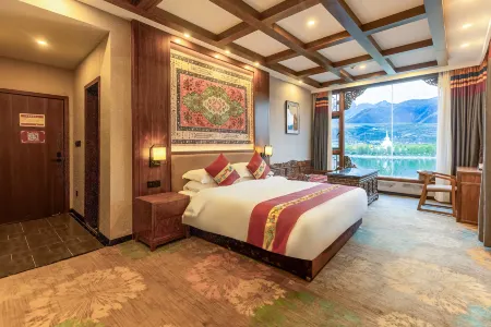 Roblin Hot Spring Hotel in Gesar Wangcheng, Ganzi County