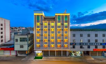Luyu Intelligent Hotel (ASEAN International Used Car Trading Market Store)