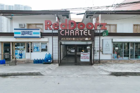 RedDoorz @ San Antonio Makati Отели рядом с достопримечательностью «Нешнел Шрайн оф Сакред Харт»