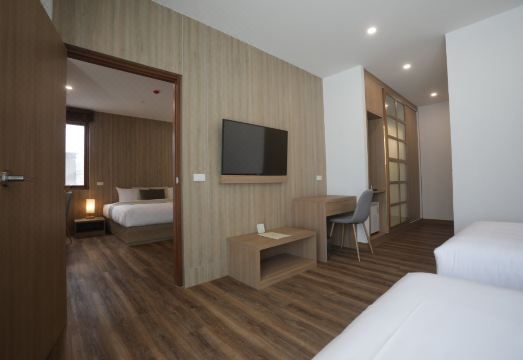 2. 포 어클락 호텔..