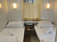 FOUR SEASONS HOSTEL Hotels near أوشن تيرمينال