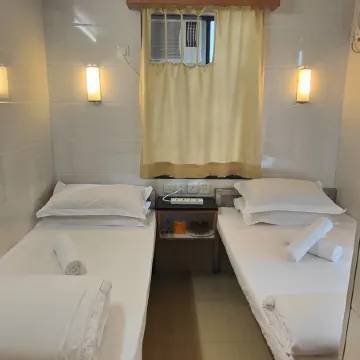 FOUR SEASONS HOSTEL Отели рядом с достопримечательностью «Монумент Воссоединения»