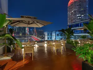 Sishichun River View Hotel