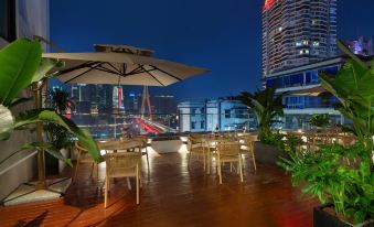 Sishichun River View Hotel