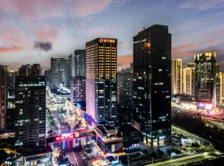 Orange Hotel (Zhanjiang wanda plaza Branch) Отели рядом с достопримечательностью «Zhanjiang Fishermans Wharf»