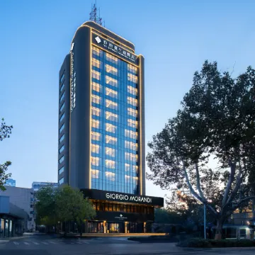 The GiorgioMorandi Hotels (Jinan Quancheng Plaza Commercial Area Daming Lake) Отели рядом с достопримечательностью «Озеро Дамин»