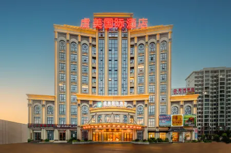 Qianmei International Hotel (GanZhou Xinfeng West High-speed Railway Station) Отели рядом с достопримечательностью «Chenyi Square»