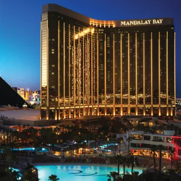 Mandalay Bay Resort and Casino Отели рядом с достопримечательностью «Вулкан отеля Mirage»