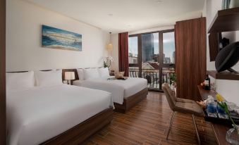 Dragon View Riverfront Hotel
