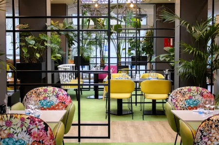 Novotel Évry-Courcouronnes Отели в г. Эври-Куркурон