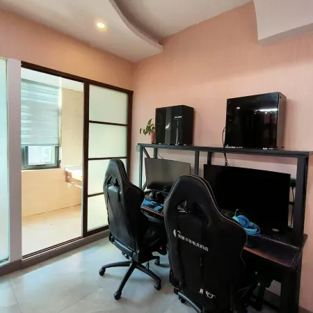 Silikar E-sports Homestay (Yifeng City Plaza Commercial Pedestrian Street)