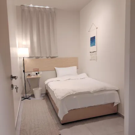Five Hours Hotel Inn