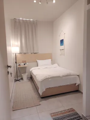 Five Hours Hotel Inn Hotels in 