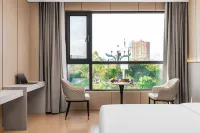 Meige Hotel (Red River Maitreya)