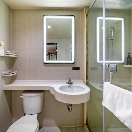 Jinjiang InnKunshan Yushan SquareSubway Station Hotel