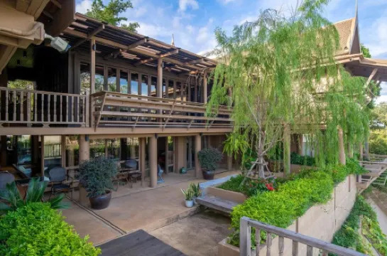 ศยามะ เรสซิเดนซ์ และคาเฟ่