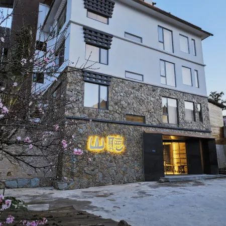 Tingshan Scenic Hotel (Lianhua Park)