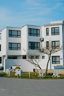 Listening to the stream|Dengguan Hotels in Baisha Island