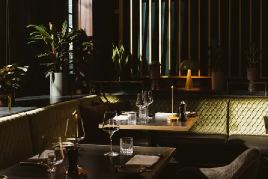 Hilton Vienna Plaza Отели рядом с достопримечательностью «Церковь Святого Петра»