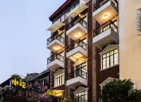 MisooHi · Nanzhi Homestay (Zhongshan Road Pedestrian Street Ferry Terminal Branch) - parking