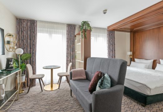 아드바스테이 바이 킹스