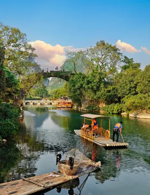 陽朔歸雲檀邸民宿（富里橋竹筏漂流店） 鄰近羿春族蜜蜂小鎮的酒店