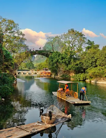 Zenith Cloud Manor Отели рядом с достопримечательностью «Yulong Bridge»