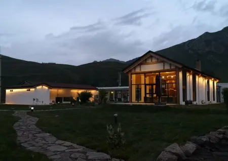Xiaocha Ranch Camping Homestay Отели в г. Хуанъюань