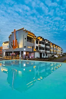 流浪的繆斯藝術飯店（黃山高鐵北站店） 徽州文化園·華商山莊-游泳池附近的飯店