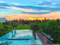 HUALUXE Hotels and Resorts BEIHAI SILVER BEACH RESORT