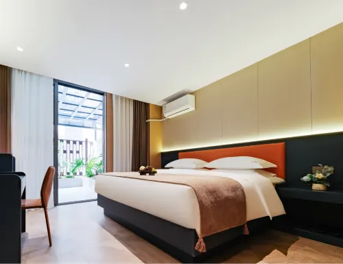 Lishang Hotel (Purple Pottery Street Jianshui)