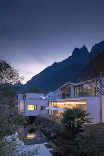 Cloudscape Dali Manju Villa (Three Pagodas of Chongsheng Temple in Dali Old City)