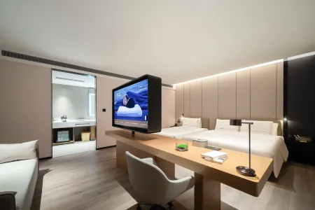 Han Le Fang Night City Atour Hotel at Weihai Station