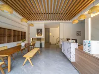 Ten miles of mountains and rivers light luxury B&B (Siguniang Mountain) Xiaojin İlçesi otelleri