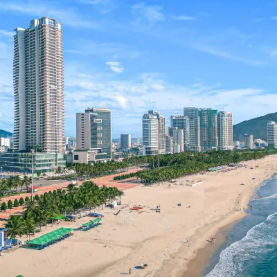 Wyndham Soleil Danang - Free Schedule Airport Shuttle Hotels in der Nähe von Strand My Khe