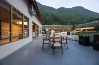 Rongzhuang Hot Spring Resort Hotel Hotels near Cuigu Wetland