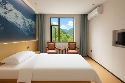 Dagu Yunqi Hotel (Heishui County) Hotels near CPC Heishui Committee Party School