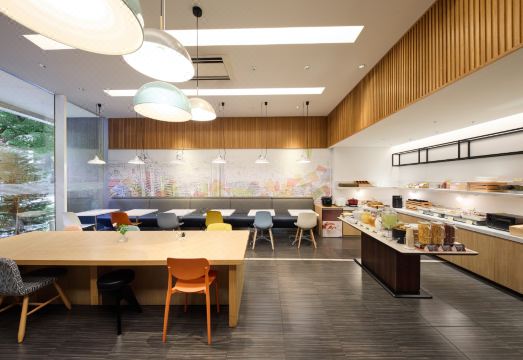 시타딘 신주쿠 도쿄의 넓고 깔끔한 객실 내부