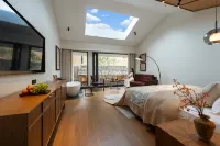 Borei Yunlan Resort Hotel (Lugu Lake Daluoshui Store)